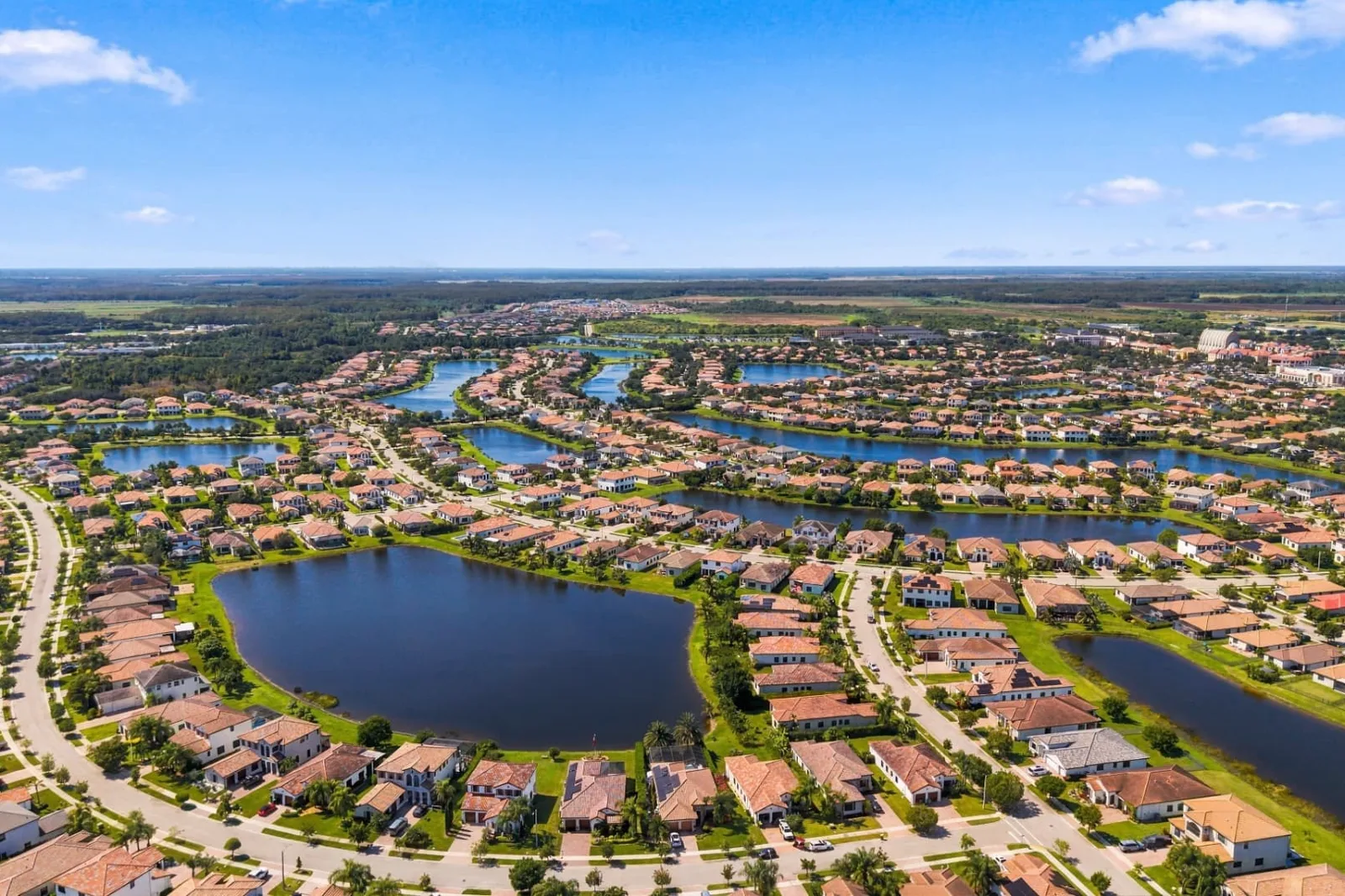 Daylight aerial photograph of a South Florida lakeside neighborhood